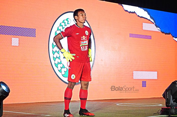 Jersey kiper PSS Sleman yang di pakai oleh  Ega Rizky