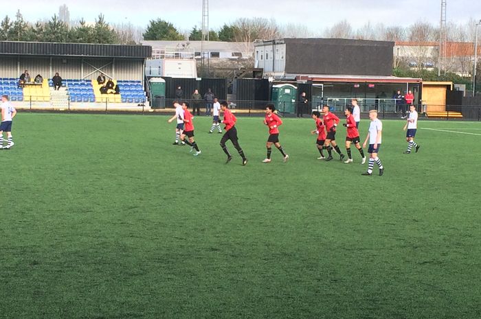 Penyerang Garuda Select, Bagus Kahfi, melakukan selebrasi setelah mencetak gol ke gawang Preston North End U-18