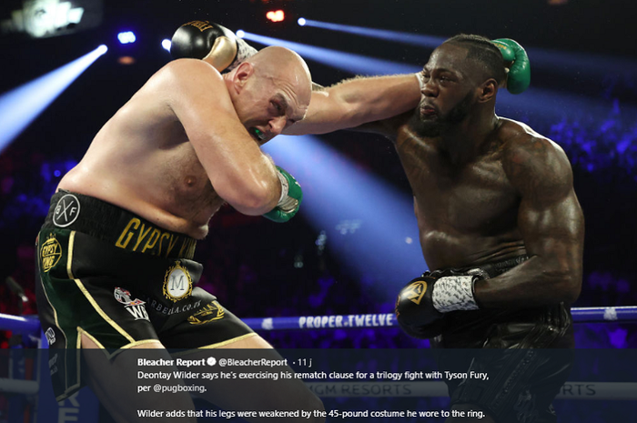 Tyson Fury (kiri) dan Deontay Wilder (kanan) saat keduanya bertanding ulang di MGM Grand Arena, Las Vegas, Nevada, AS, Minggu (23/2/2020). Saat itu, Fury berhasil menumbangkan Wilder melalui TKO di ronde ketujuh. 