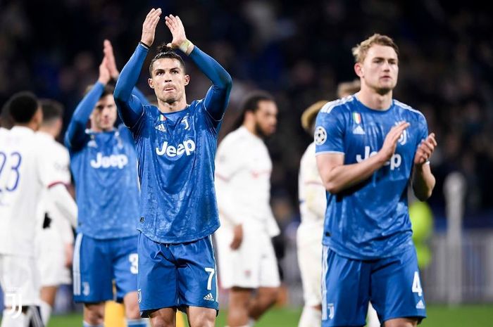 Ekspresi megabintang Juventus, Cristiano Ronaldo, seusai laga leg pertama babak 16 besar Liga Champions kontra Olympique Lyon di OL Stadium, Rabu (26/2/2020).