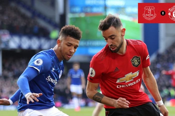 Gelandang serang Manchester United, Bruno Fernandes, dikawal ketat bek Everton, Mason Holgate, dalam laga lanjutan Liga Inggris di Stadion Goodison Park, Liverpool, pada Ahad (1/3/2020).