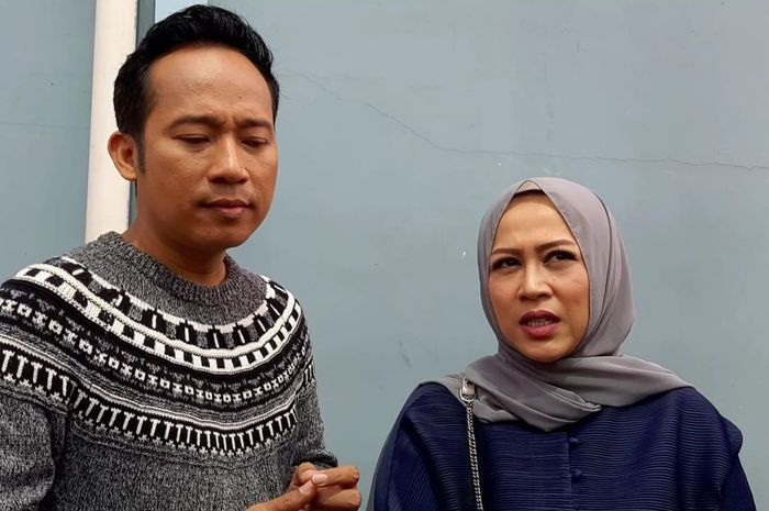  Denny Cagur dan istrinya, Shanty Widihastuti  saat ditemui Grid.ID di kawasan Tendean, Jakarta Selatan, Selasa (3/3/2020).