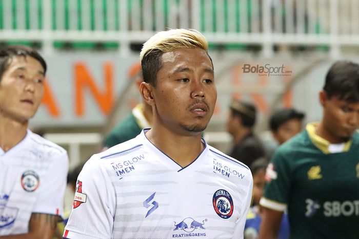 Penyerang Arema FC, Kushedya Hari Yudo, sedang memasuki lapangan kala laga Persikabo melawan Arema FC di Stadion Pakansari, Bogor (2/3/2020)