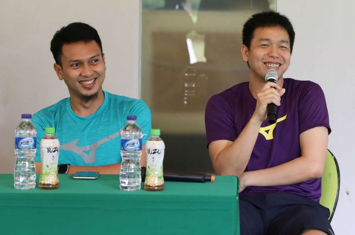 Pasangan ganda putra Indonesia, Mohammad Ahsan dan Hendra Setiawan, hadir pada konferensi pers All England Open 2020 di Pelatnas PBSI, Cipayung, Jakarta, Kamis (5/3/2020)