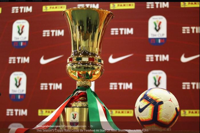 Trofi juara Coppa Italia.