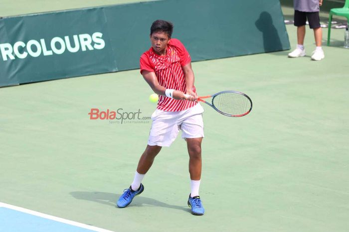 Petenis Indonesia, Gunawan Trismuwantara, dalam laga babak play-off Grup II Dunia Piala Davis, Sabtu (7/3/2020).