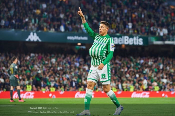 Striker Real Betis, Cristian Tello, melakukan selebrasi setelah mencetak gol ke gawang Real Madrid pada pertandingan pekan ke-27 Liga Spanyol.