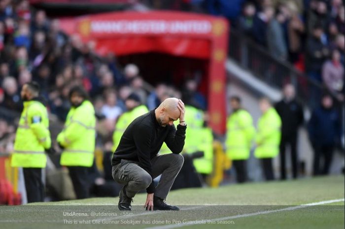 Ekspresi pelatih Manchester City, Pep Guardiola, saat timnya kebobolan untuk kedua kali oleh Manchester Untied pada laga pekan ke-29 Liga Inggris 2019-2020, Minggu (8/3/2020).