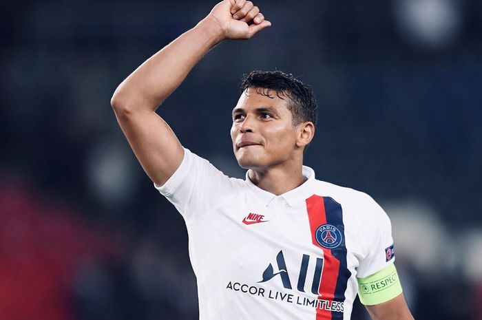 Kapten Paris Saint-Germain, Thiago Silva, dilaporkan menjadi target transfer dari mantan klubnya AC Milan.