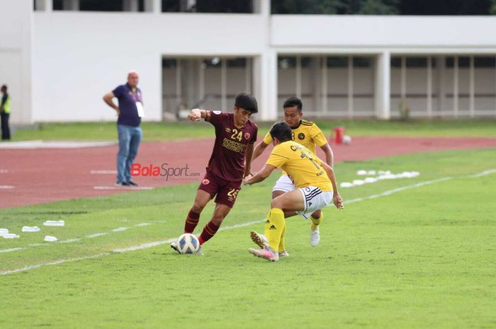 Gelandang PSM Makassar, Muhammad Rizky Pratama (24), dalam laga Piala AFC 2020 melawan Kaya FC-Iloilo di Stadion Madya, Jakarta, Selasa (10/3/2020).