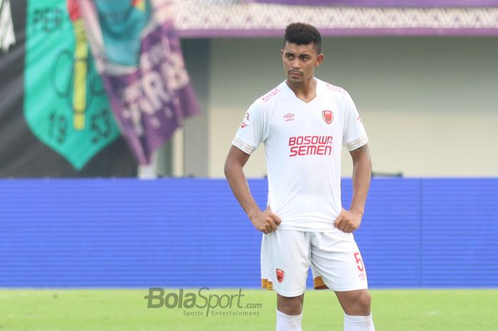 Bek asing PSM Makassar, Hussein El Dor, ketika laga Persita Tanggerang melawan PSM Makassar di Stadion Sport Center, Kelapa Dua, Tanggerang (6/3/2020)