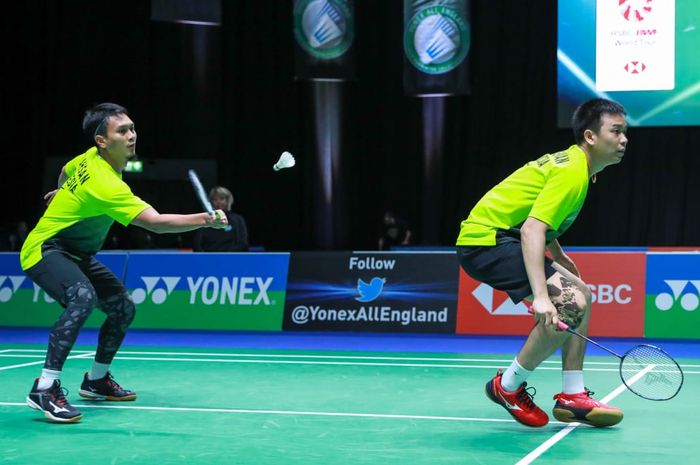 Pasangan ganda putra Indonesia, Mohammad Ahsan/Hendra Setiawan, pada babak pertama All England Open 2020 di Arena Birmingham, Inggris, Rabu (11/3/2020).