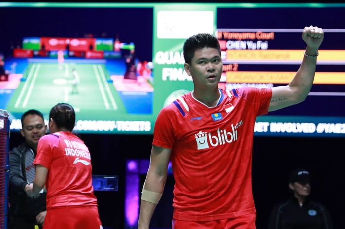 Pemain ganda campuran Indonesia, Praveen Jordan, melakukan selebrasi usai memenangi laga kontra Wang Yi Lyu/Huang Dong Ping (China) pada semifinal All England Open 2020 di Arena Birmingham, Inggris, Jumat (13/3/2020).