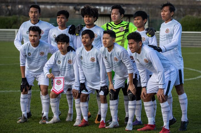 Para pemain Garuda Select II yang sedang berlatih di Birmingham, Inggris.