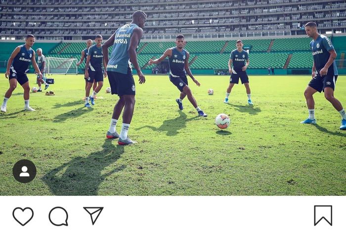 Para pemain klub Brasil, Gremio, melakukan latihan pada 3 Maret 2020 sebelum melakoni laga Copa Libertadores.