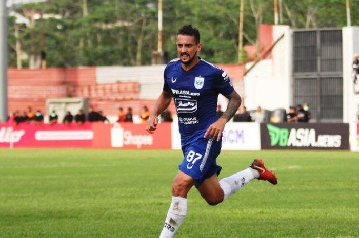 Gelandang PSIS Semarang, Flavio Beck Junior. 