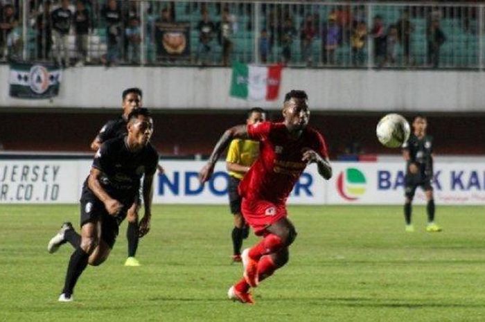 Bek PSS Sleman, Asyraq Gufron, ketika berlaga di Shopee Liga 1 2019.