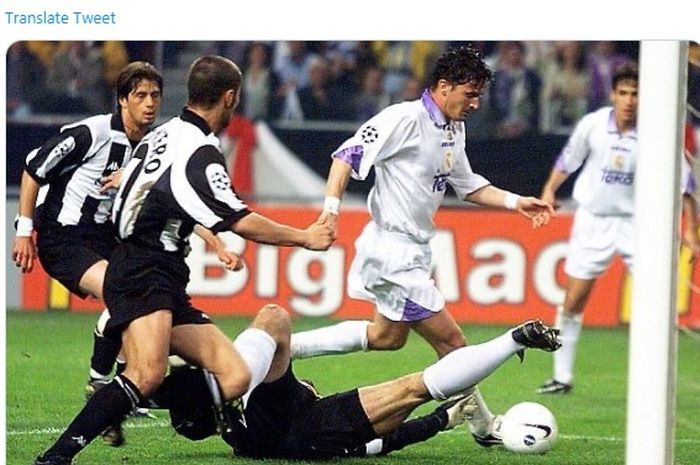 Legenda Real Madrid, Predrag Mijatovic, sesaat sebelum mencetak gol ke gawang Juventus dalam laga final Liga Champions musim 1997-1998. 