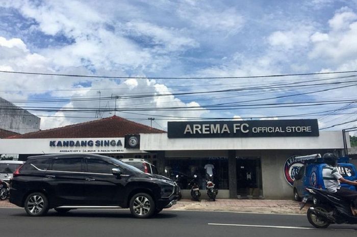 Arema FC Store pilih menjual produk dengan cara online.