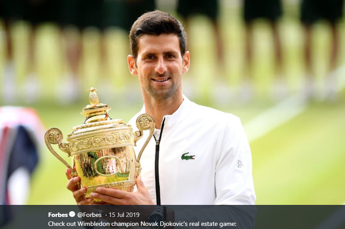 Petenis asal Serbia, Novak Djokovic, menjadi juara Wimbledon 2019 setelah mengalahkan Roger Federer (Swiss) dalam partai final di London, Inggris, 14 Juli 2019.