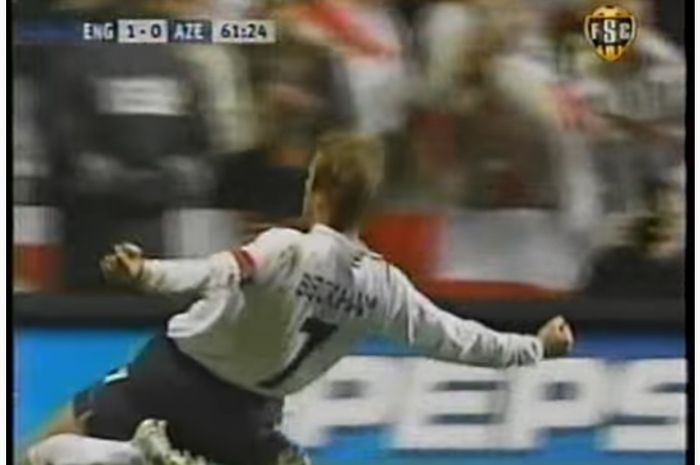 David Beckham mencetak gol kedua Inggris dalam laga melawan Azerbaijan, 30 Maret 2005.