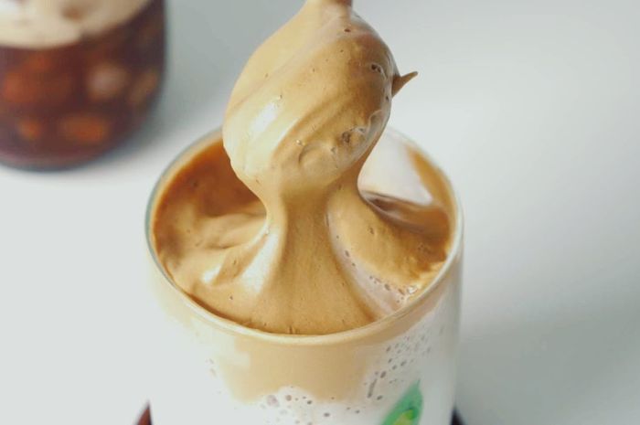 Dalgona Coffee