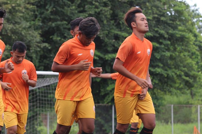 Tim Elite Pro Academy Persija Jakarta saat berlatih bersama.