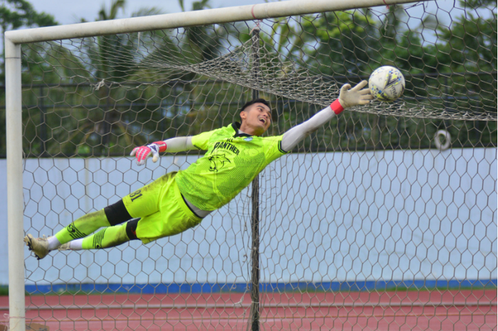 Kiper Persib Bandung, Dhika Bhayangkara.