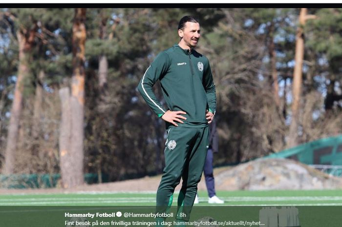 Zlatan Ibrahimovic menjalani latihan mandiri di Hammarby, Swedia, di tengah karantina akibat virus korona.