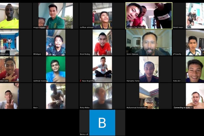 Skuad Persebaya menjalani sesi latihan secara online dari kediaman masing-masing akibat pandemi Covid-19. Latihan online ini akan rutin digelar oleh Bajol Ijo. 
