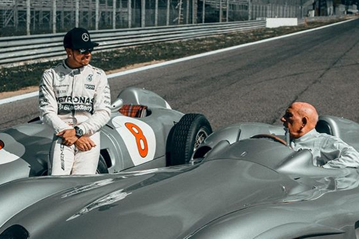 Pembalap F1 dari tim Mercedes, Lewis Hamilton merasa kehilangan sosok Stirling Moss.