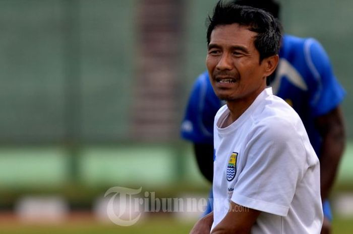 Asisten pelatih Barito Putera, Dino Sefriyanto 