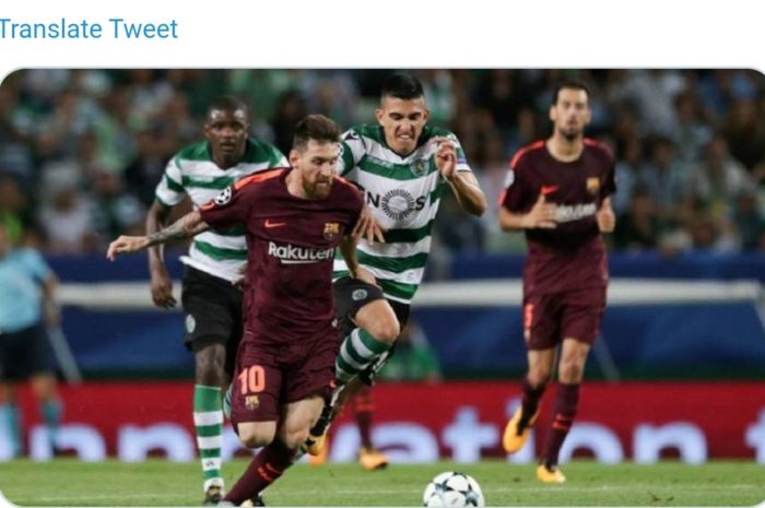 Gelandang Sporting Lisbon, Rodrigo Battaglia, menjaga ketat megabintang Barcelona, Lionel Messi, dalam laga fase grup Liga Champions musim 2017-2018