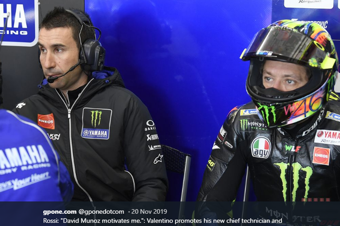 Potret pembalap Monster Energy Yamaha, Valentino Rossi (kanan), bersama kepala kru David Munoz.