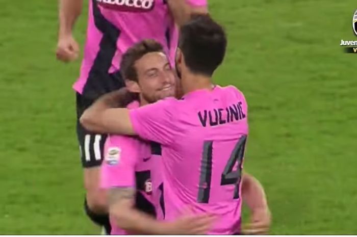 Claudio Marchisio, merayakan gol yang dicetaknya dalam kemenangan 4-0 Juventus atas AS Roma, 22 April 2012.