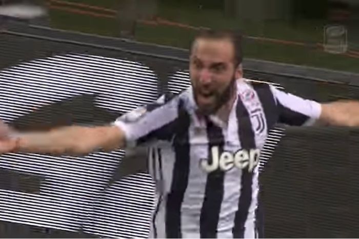 Gonzalo Higuain, mencetak gol kemenangan dramatis 3-2 Juventus atas Inter Milan dalam duel klasik Liga Italia, 28 April 2018. 