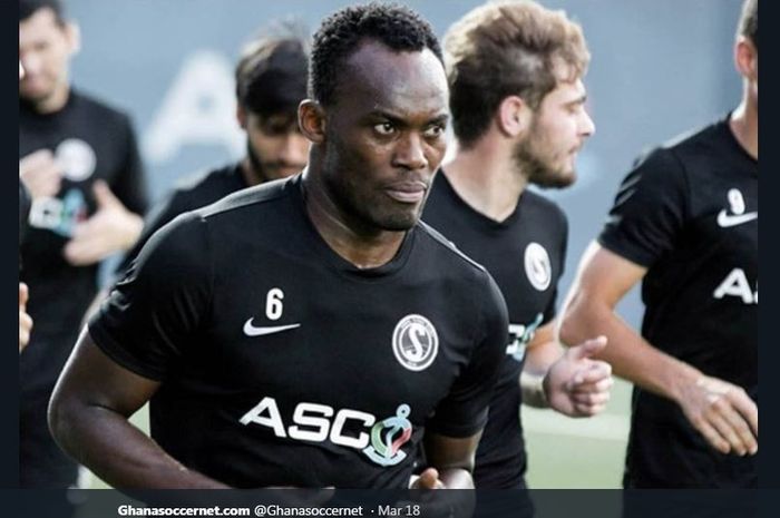 Mantan gelandang Persib, Michael Essien kini membela Sabail FK di Azerbaijan.