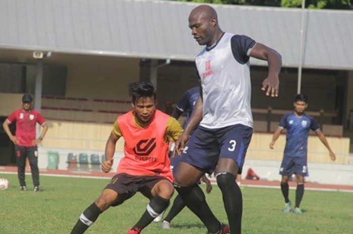 Kapten Persis Solo, Bruno Casimir, mengaku belum menerima surat pemecatan dirinya.