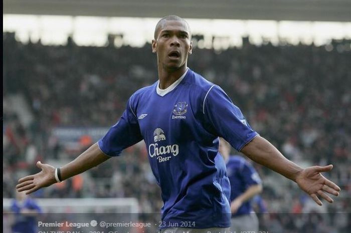 Marcus Bent saat memperkuat Everton di Liga Inggris.