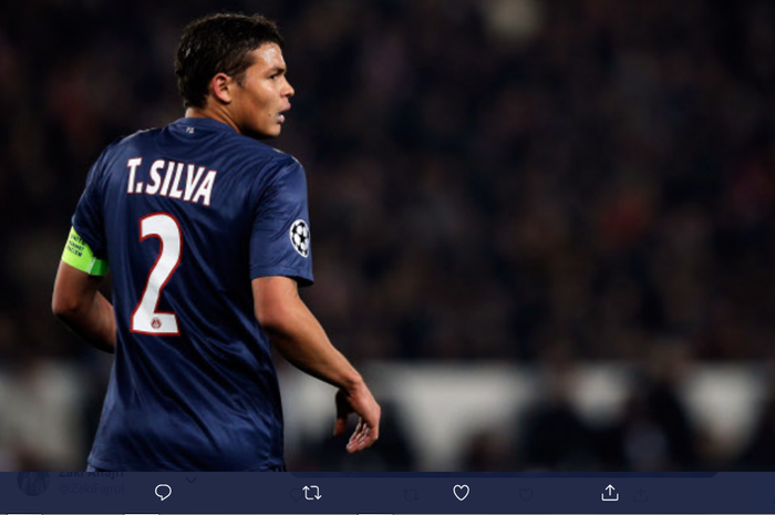 Thiago Silva saat masih membela Paris Saint-Germain dalam sebuah laga Liga Champions.