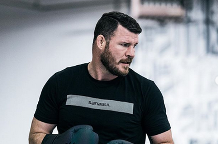 Legenda UFC, Michael Bisping pasang badan membela Conor McGregor yang diolok-olok oleh Paulie Malignaggi.