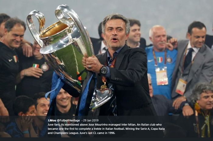 Jose Mourinho merayakan gelar Liga Champions 2009-2010 saat melatih Inter Milan.