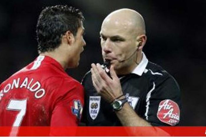 Wasit legendaris asal Inggris, Howard Webb, membongkar alasan mau penalti Cristiano Ronaldo saat membela Manchester United gagal.