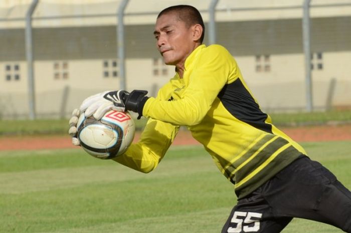 Kiper legendaris Persib Bandung, Cecep Supriatna, menyebut lima nama bek andal di Maung Bandung.