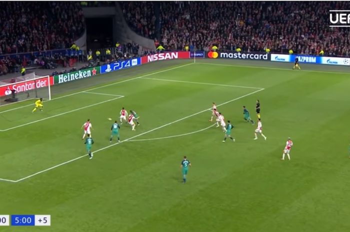 Momen Lucas Moura mencetak gol penentu kemenangan 3-2 Tottenham Hotspur atas Ajax Amsterdam di Liga Champions, 8 Mei 2019.