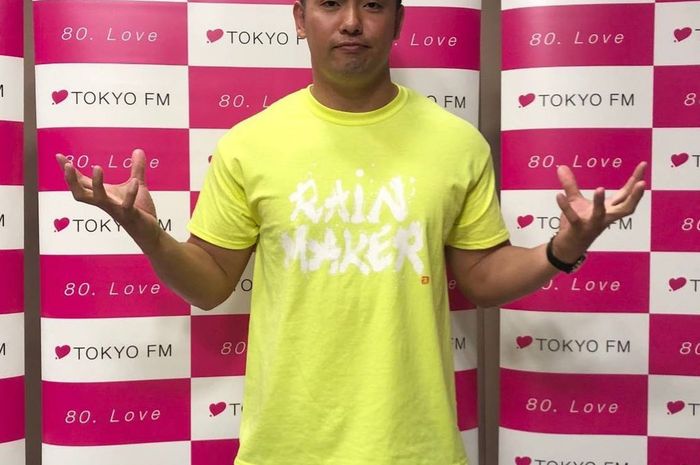 Pegulat NJPW, Kazuchika Okada, saat hadir dalam acara Tokyo FM di Jepang.