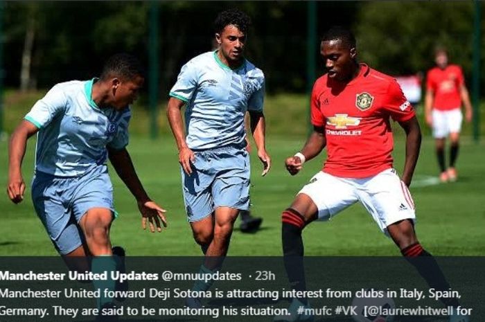 Deji Sotona bersama Manchester United U-18.