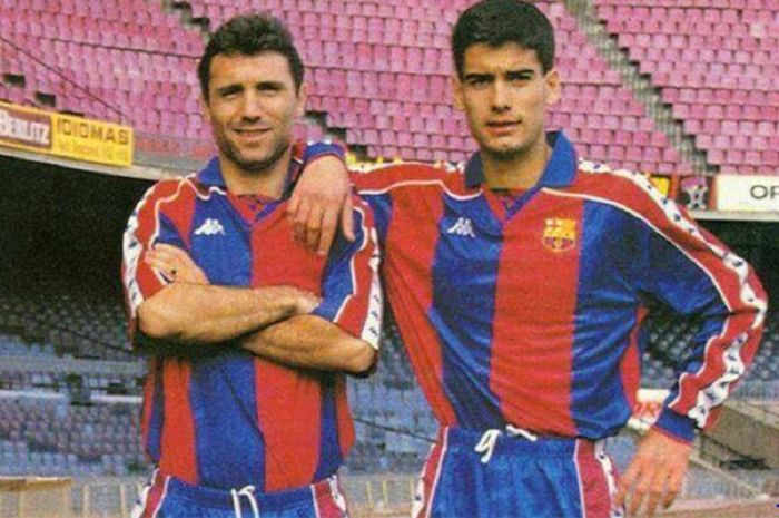 Hristo Stoichkov dan Pep Guardiola saat masih menjadi pemain Barcelona.