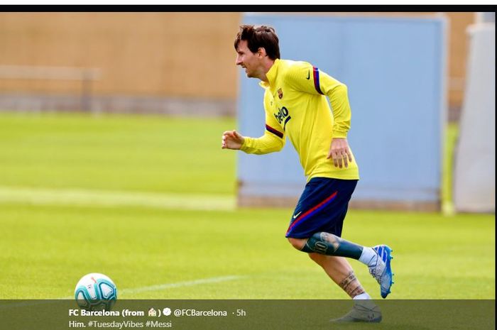 Lionel Messi saat menjalani latihan individual Barcelona, 11 Mei 2020.