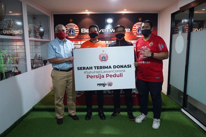 Persija Jakarta menyalurankan program donasi &ldquo;Satu Hati Lawan Corona&rdquo; yang dilanjutkan melalui Pengurus Pusat Jakmania untuk menjadi salah satu distributor donasi.